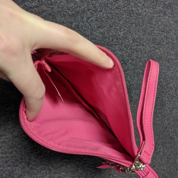 Bright pink wristlet - Picture 5 of 8